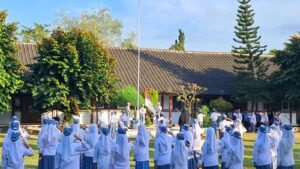 SMKN 3 Kota Bima Gelar Upacara HUT RI ke-80 dengan Khidmat