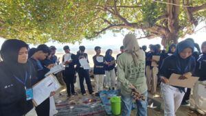 Siswa Usaha Layanan Wisata SMKN 3 Kota Bima Gelar Study Tour Edukatif ke Pantai Lakey Dompu