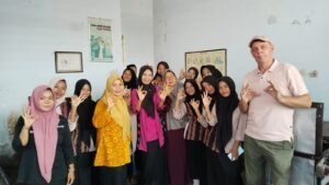 Mr. Richard Stoetman dari Belanda Kunjungi SMK Negeri 3 Kota Bima, Bahas Pengembangan Pariwisata dan Peluang Kerja bagi Siswa